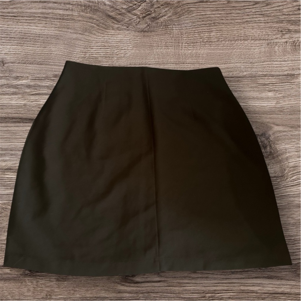 Charlotte Russe Black Mini Skirt with Zipper Accents - Picture 3 of 4